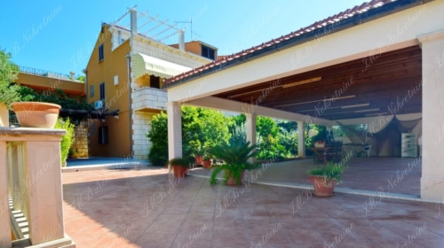 Beautiful villa / house 278 m2 with land area 655 + 440 m2